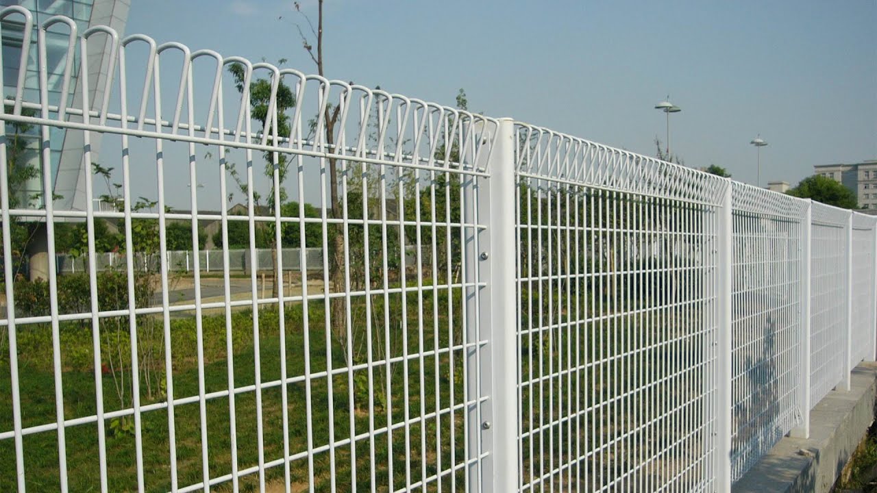 Lưới thép hàn sử dụng làm hàng rào được sản xuất từ các sợi thép kéo nguội với cường độ cao