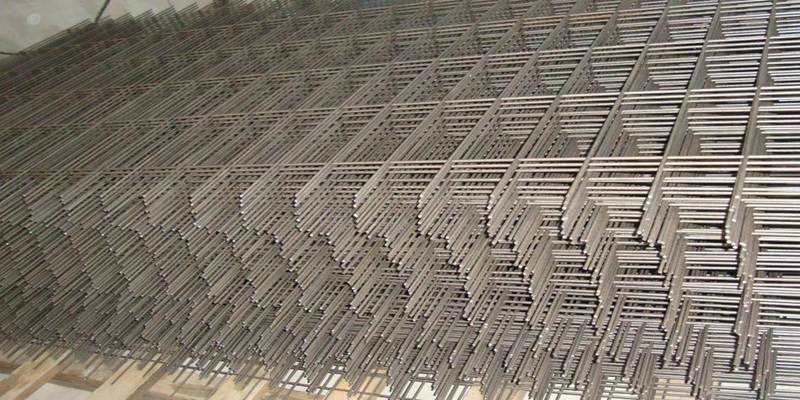 Lưới thép hàn là phương án thay thế hiệu quả cho cách buộc nối thủ công bằng các dây thép